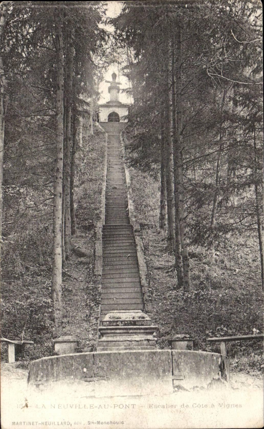 CPA Neuville with the Escalier bridge of Dimension has vine