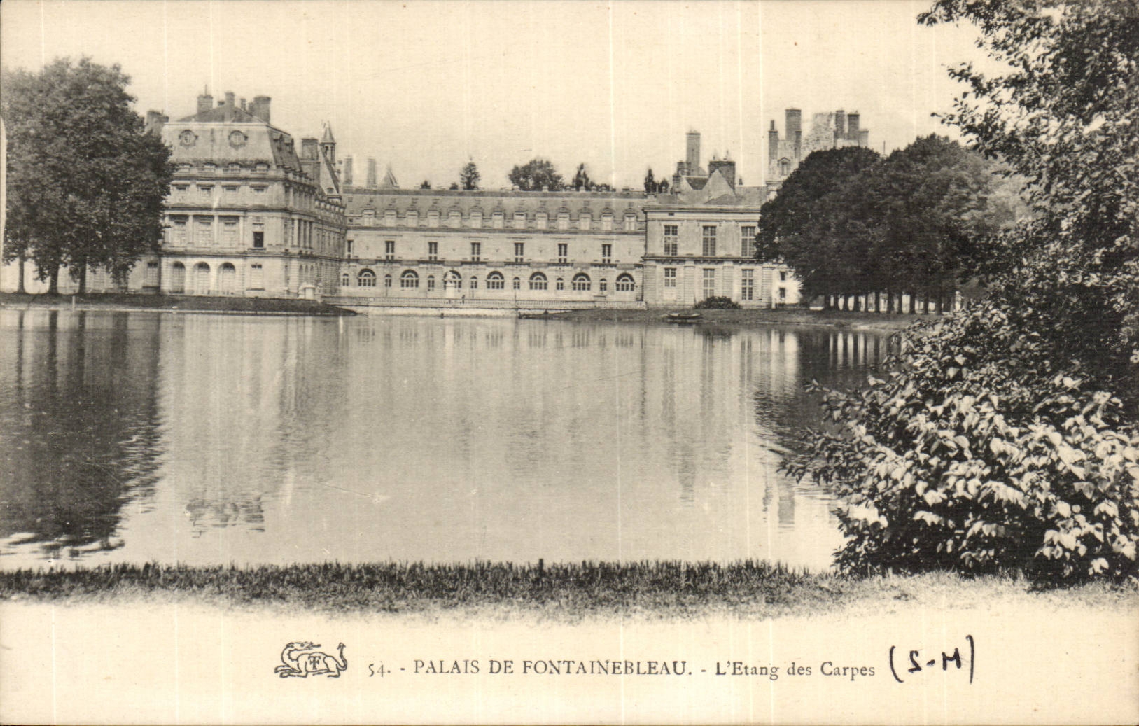 Drill of Fontainebleau - the Pond of Carps - CPA