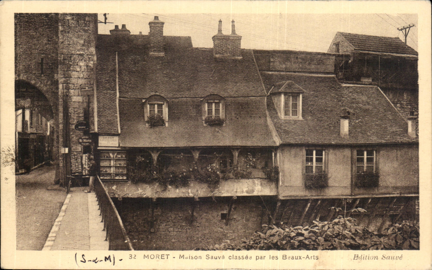 Moret -- Maison sauve classee par les Beaux Arts - CPA