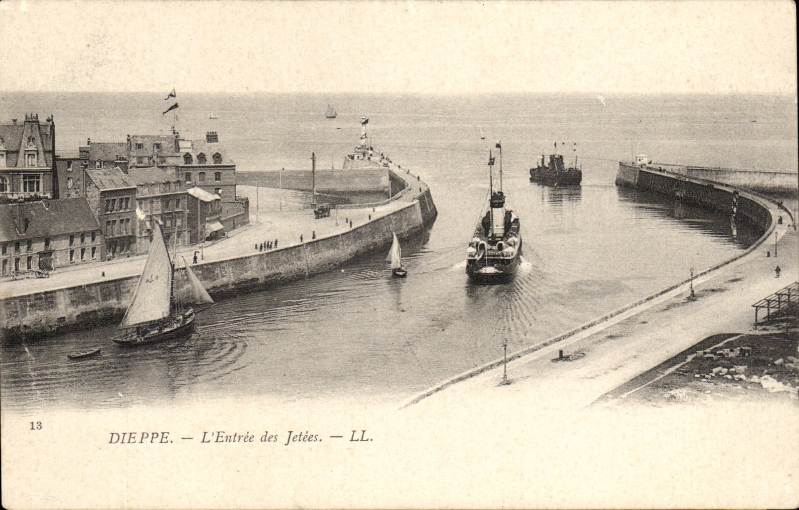 CPA Dieppe Entering of the piers