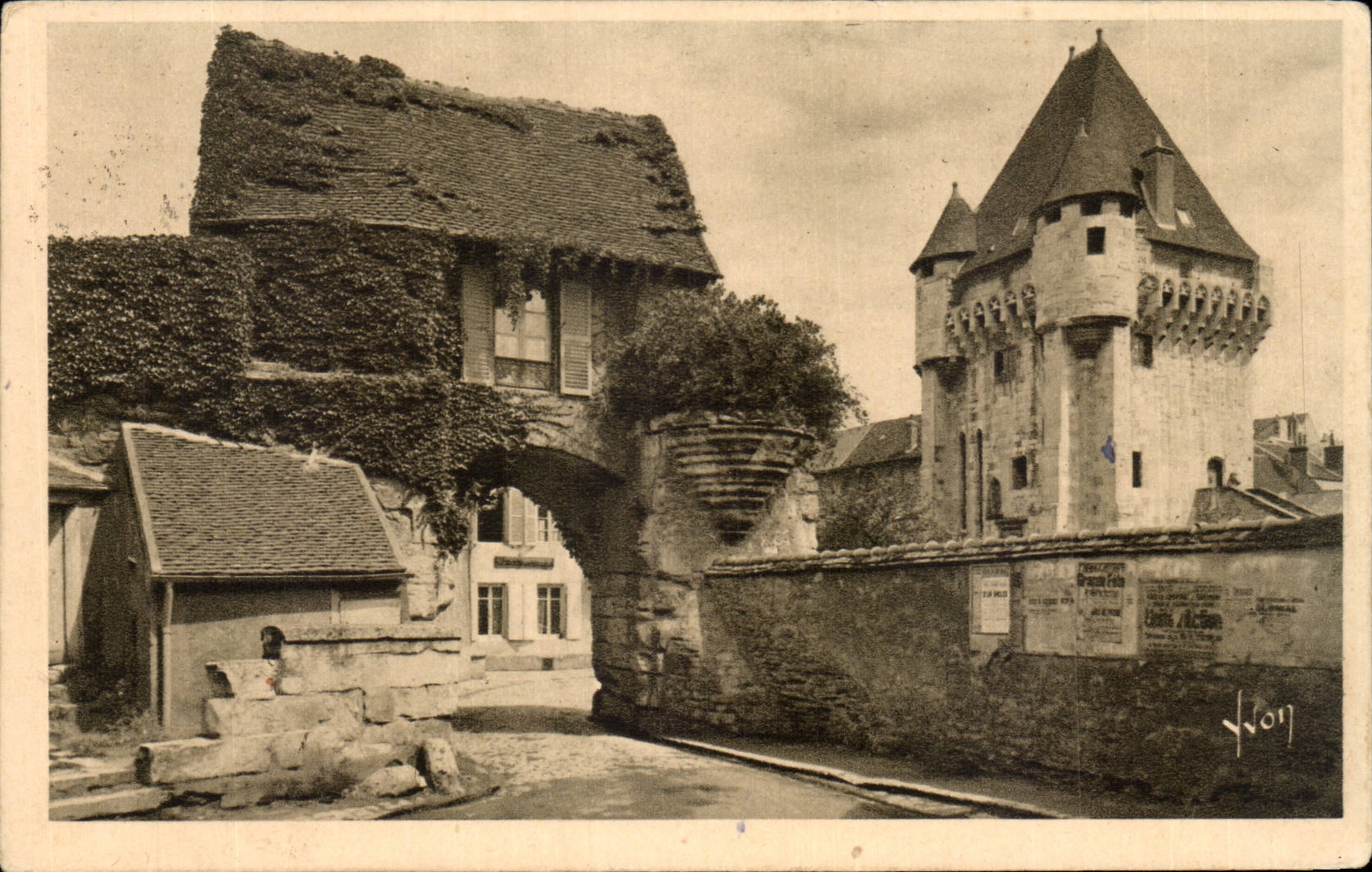 CPA Nevers Gate of the cRoux