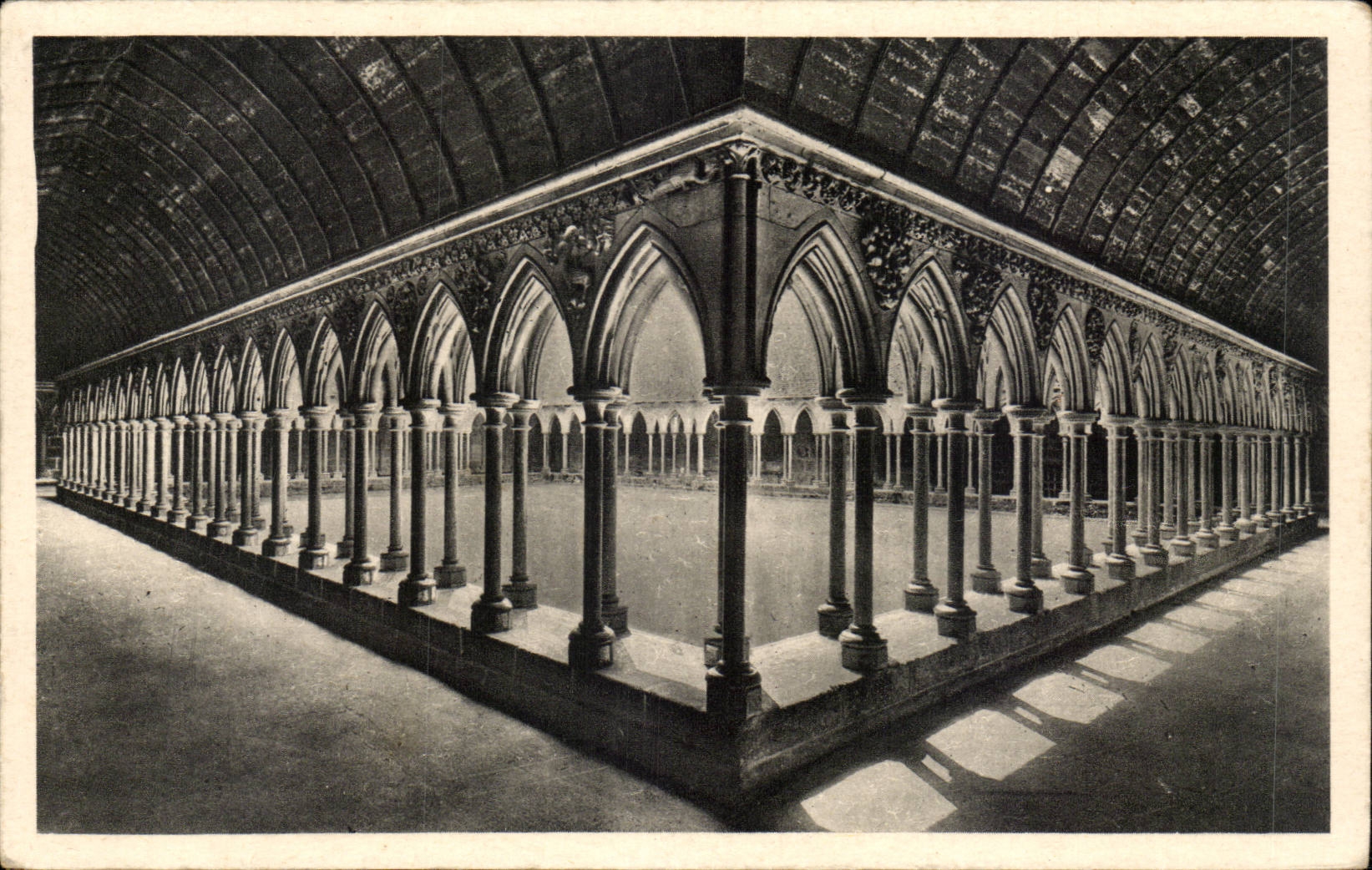 CPA Abbey of Mont Saint Michel the cloister