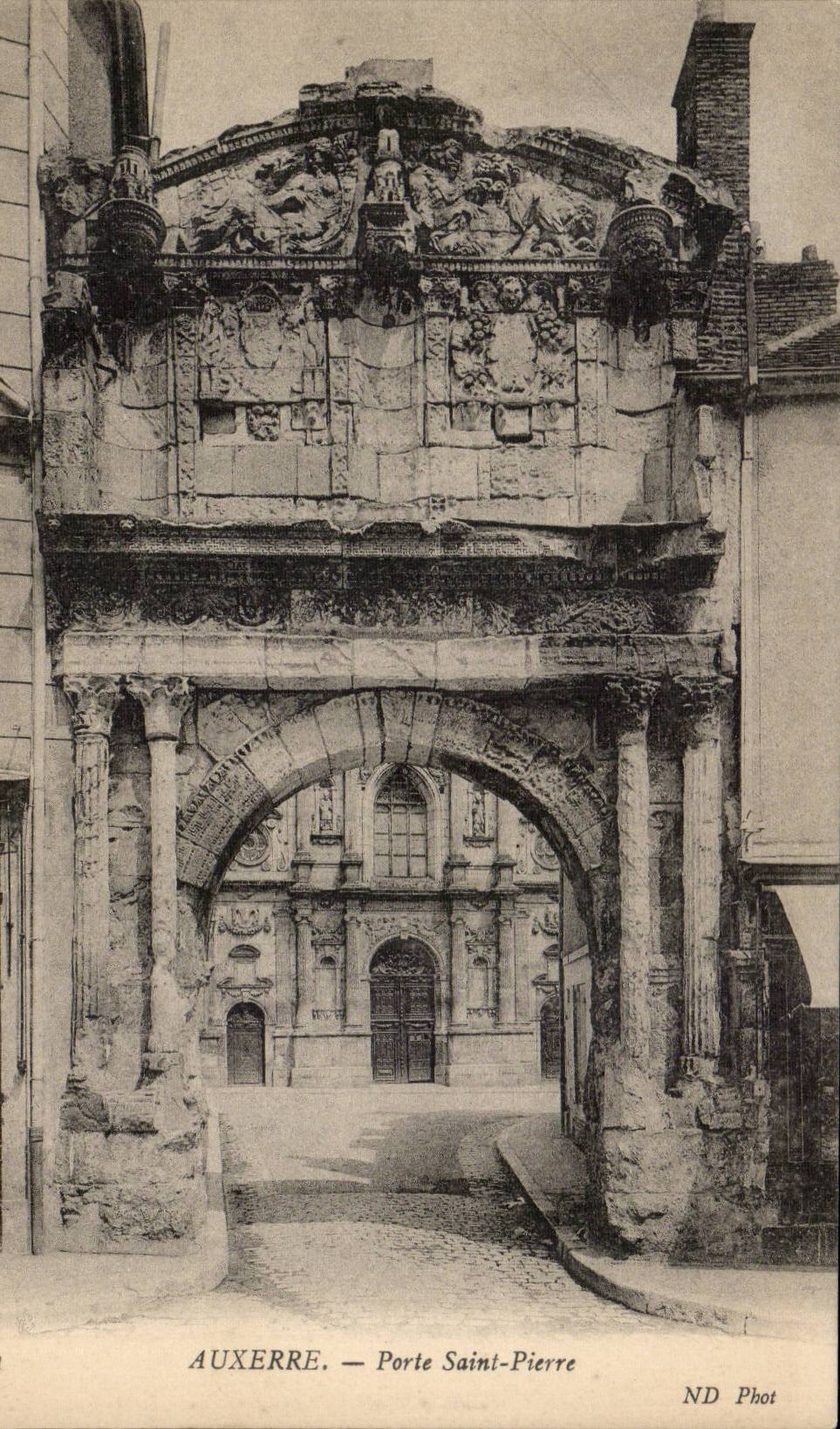 CPA heiliges Auxerre Gatter Pierre