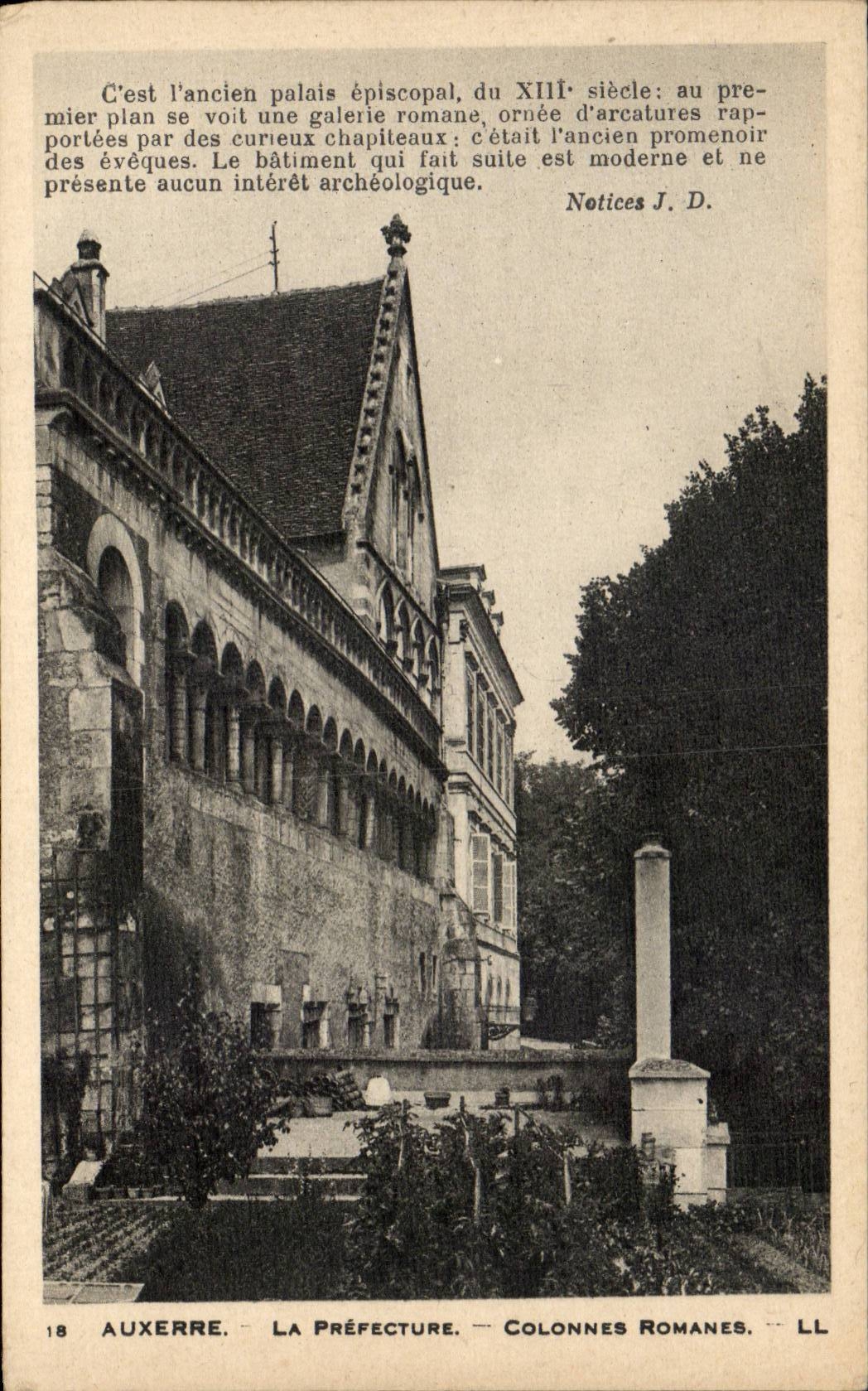 CPA Auxerre die Prafektur-romischen Spalten
