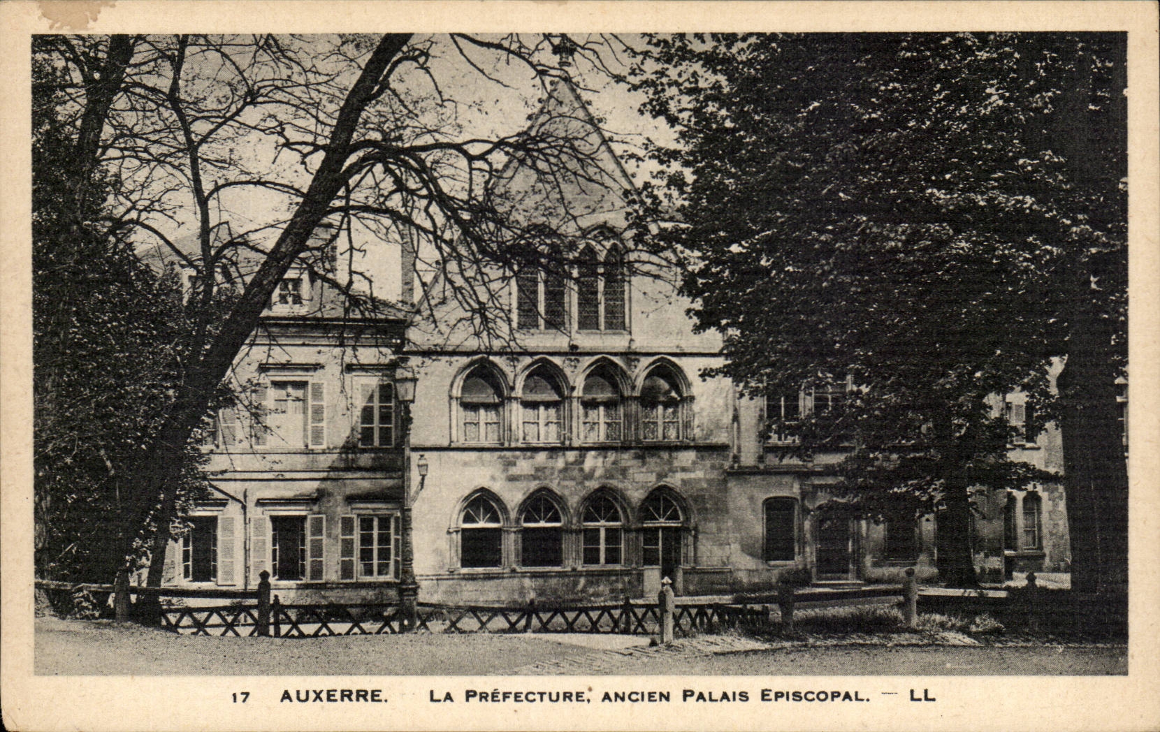 CPA Auxerre alter episkopaler Gaumen der Prafektur