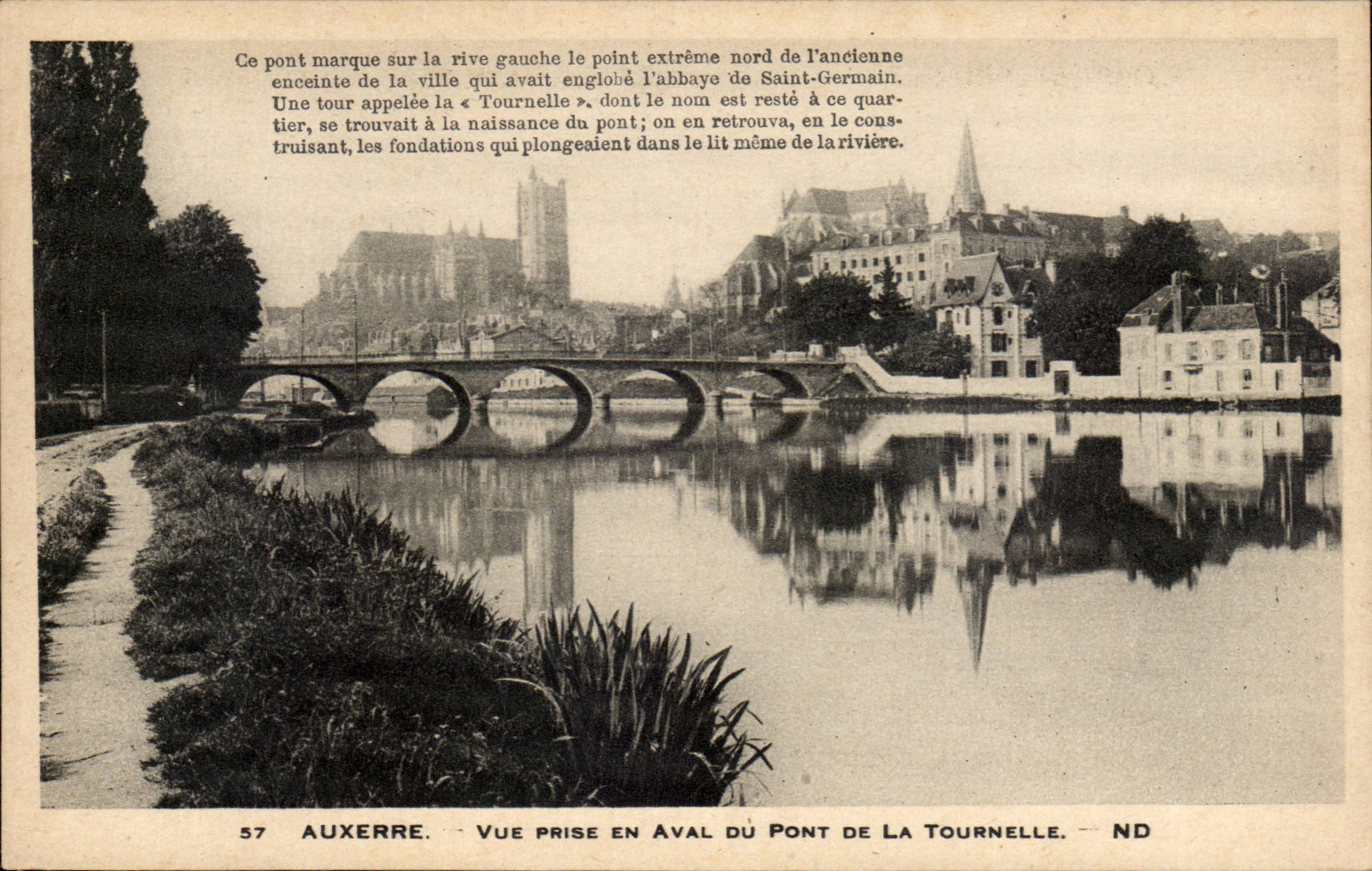 CPA Auxerre Seen from downstream from the bridge of the Small tower