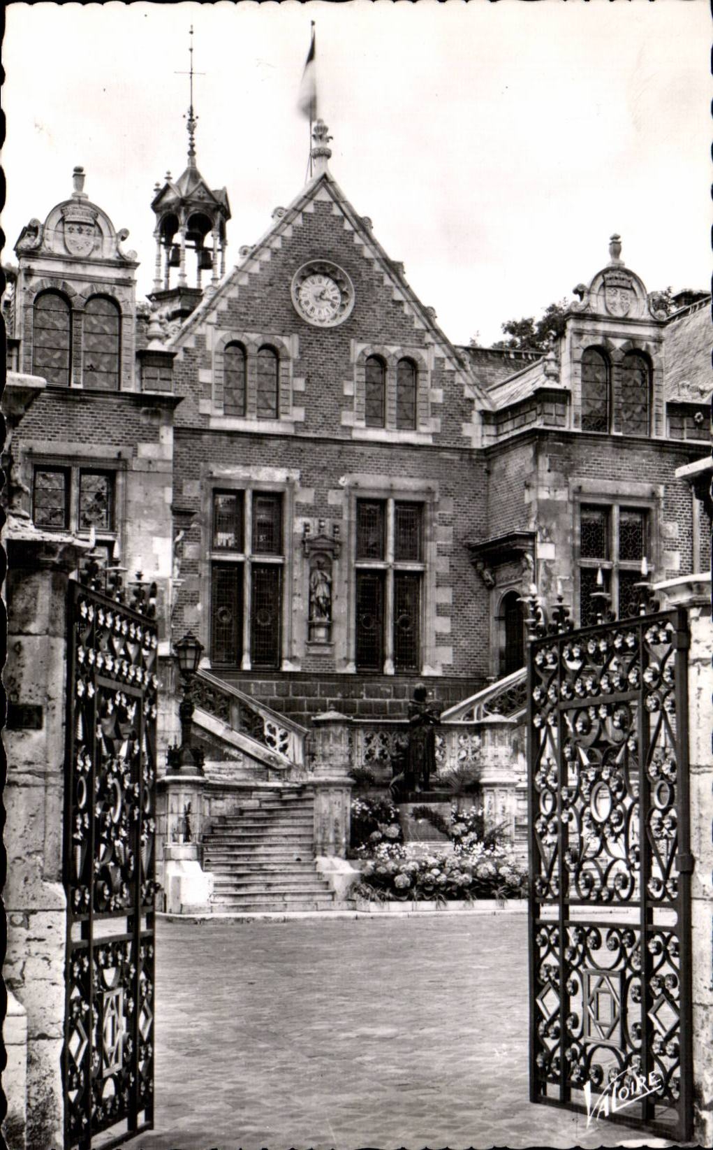 CPA Orleans Town hall Statue Jeanne of arc