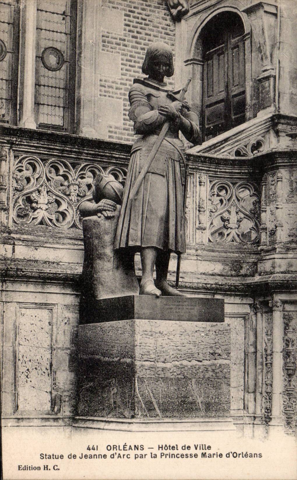 CPA Orleans Town hall Statue of Jeanne of arc by the Marie princess of Orleans