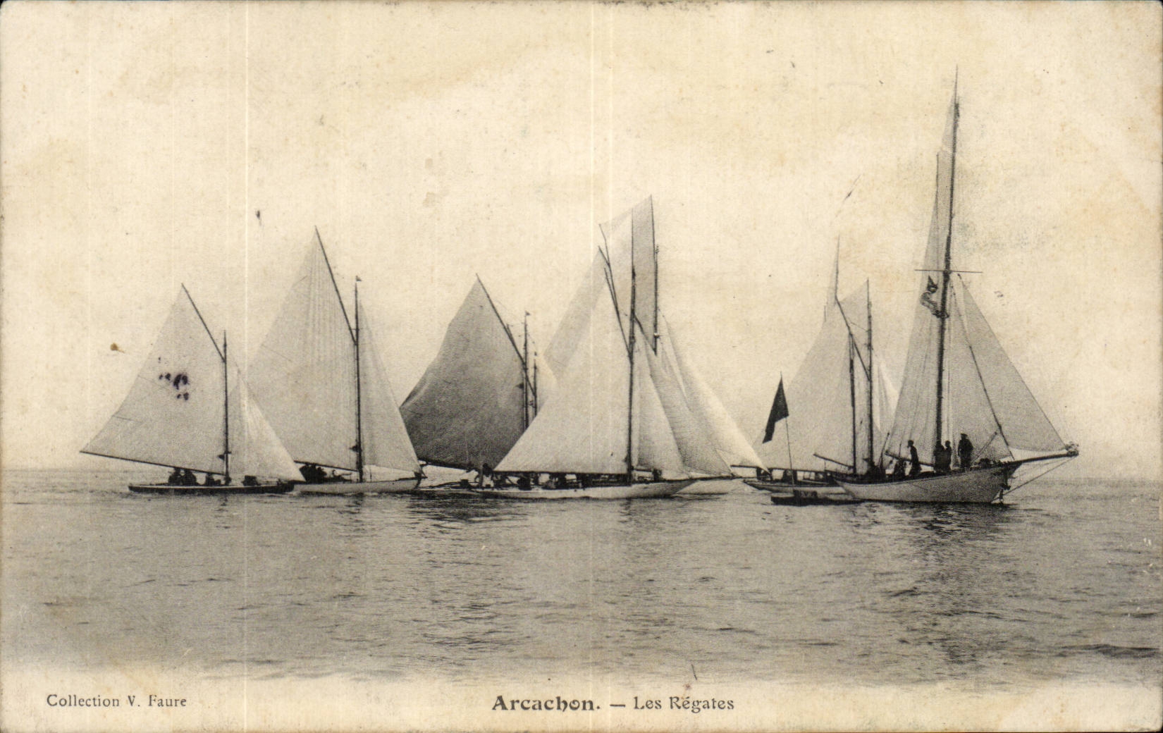 CPA Arcachon Les regates Bateau