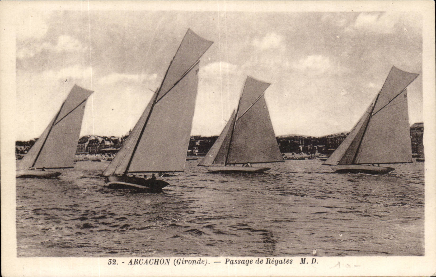 CPA Arcachon Passage de regates