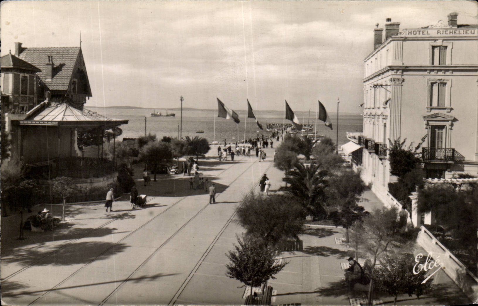 CPA Arcachon La nouvelle place Thiers