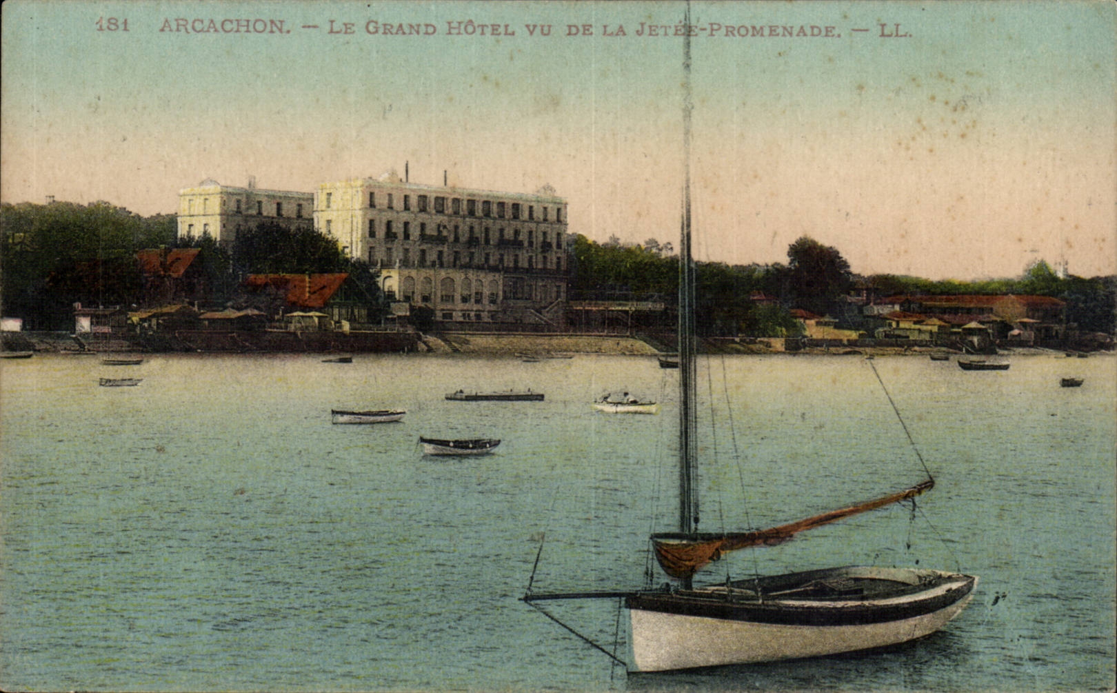 Arcachon CPA Le grand hotel vu de la jetee promenade