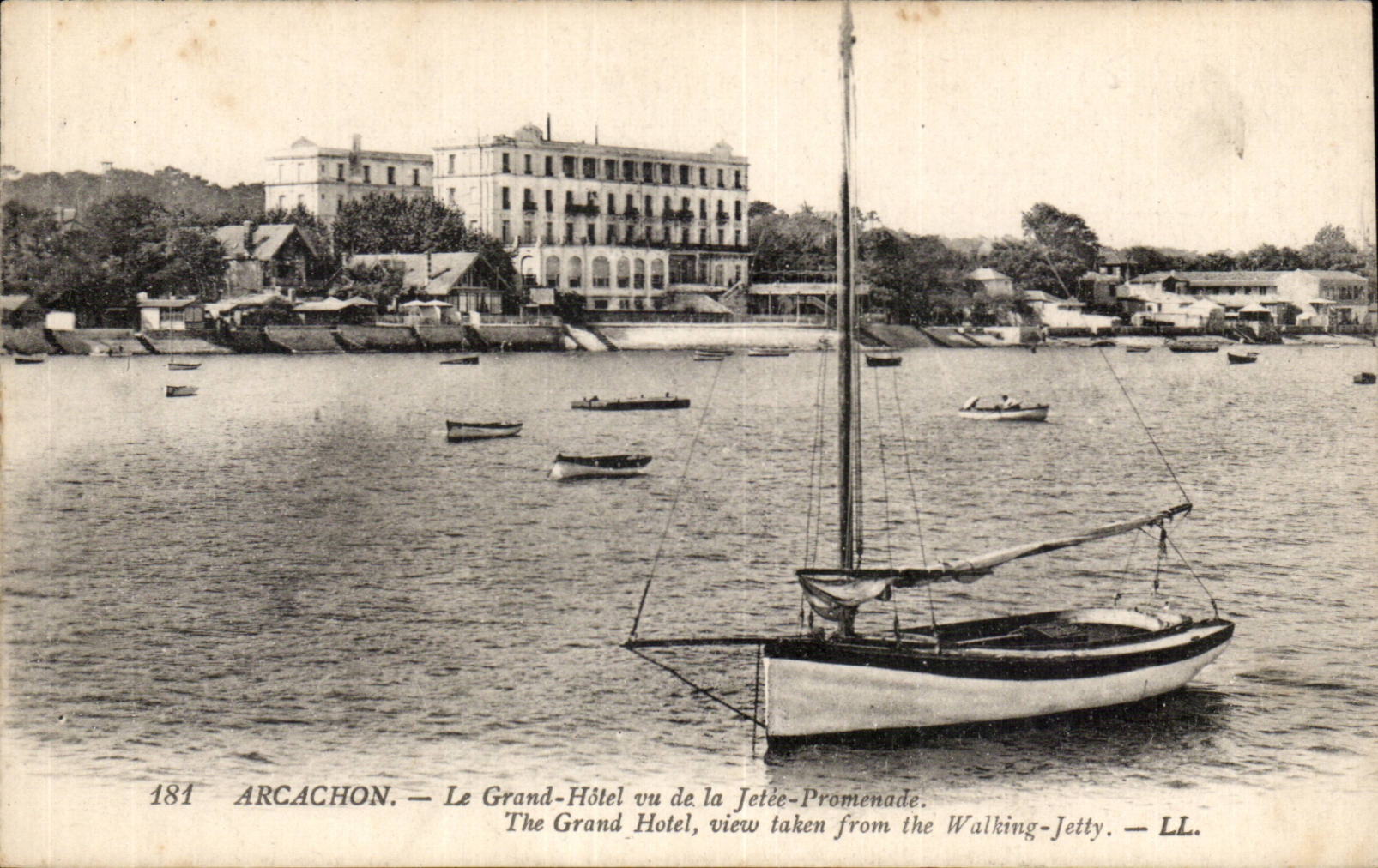 Arcachon CPA Le grand hotel vu de la jetee promenade