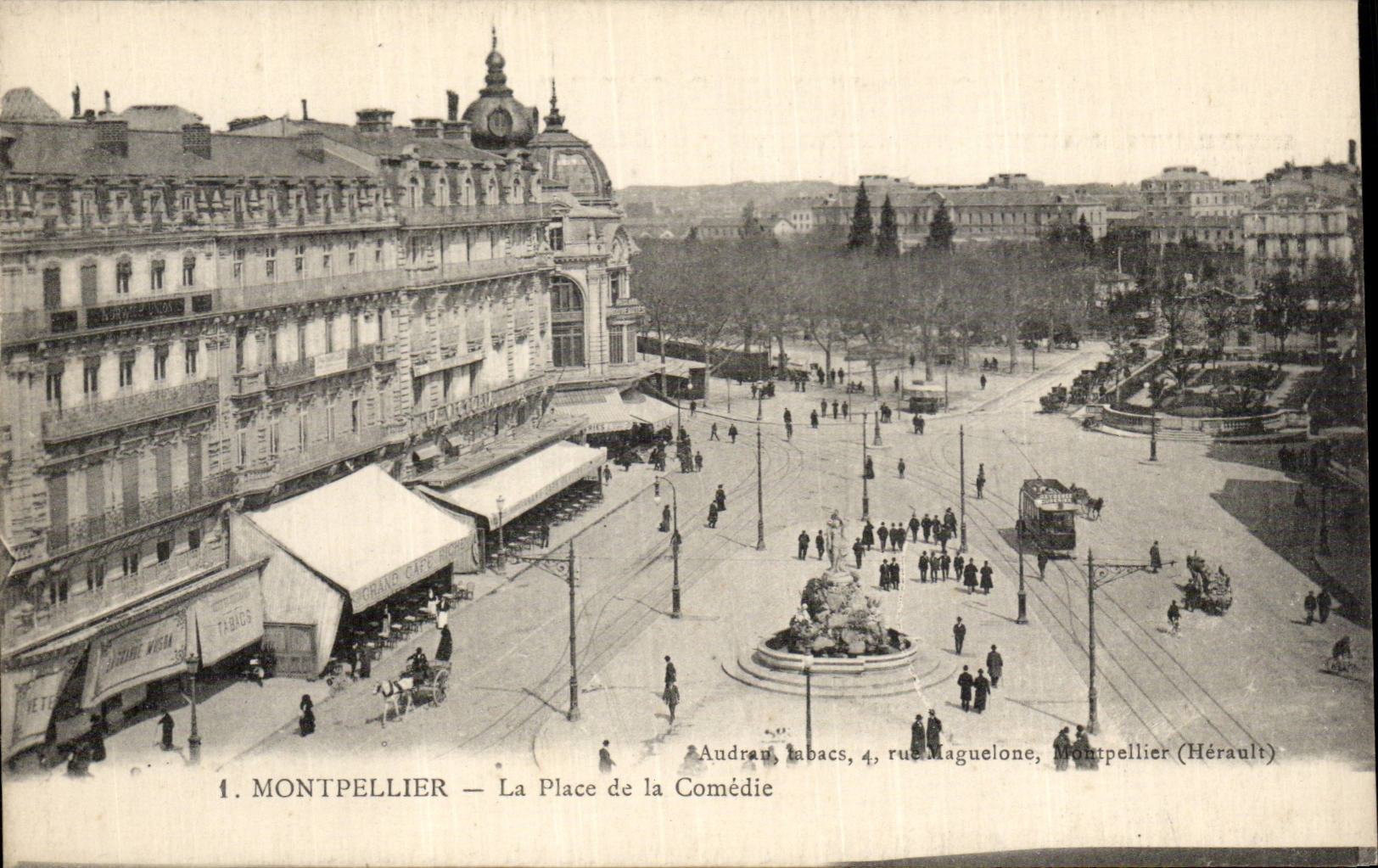 Montpellier CPA La place de la comedie