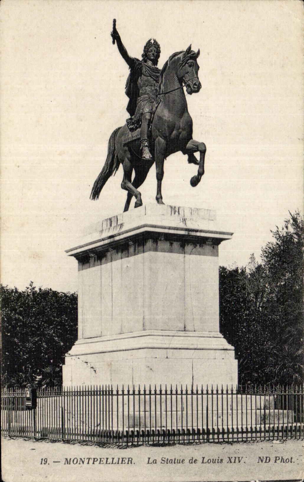 Montpellier CPA La statue de Louis XIV
