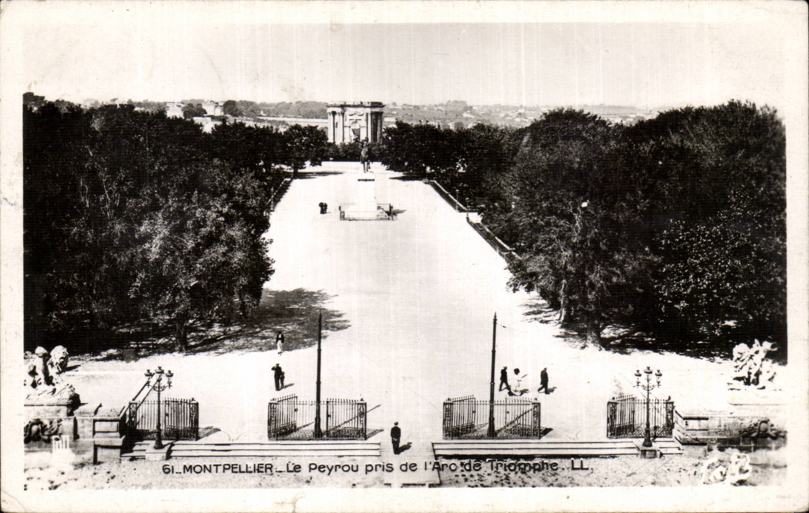 Montpellier CPA Le Peyrou pris de l'arc de triomphe