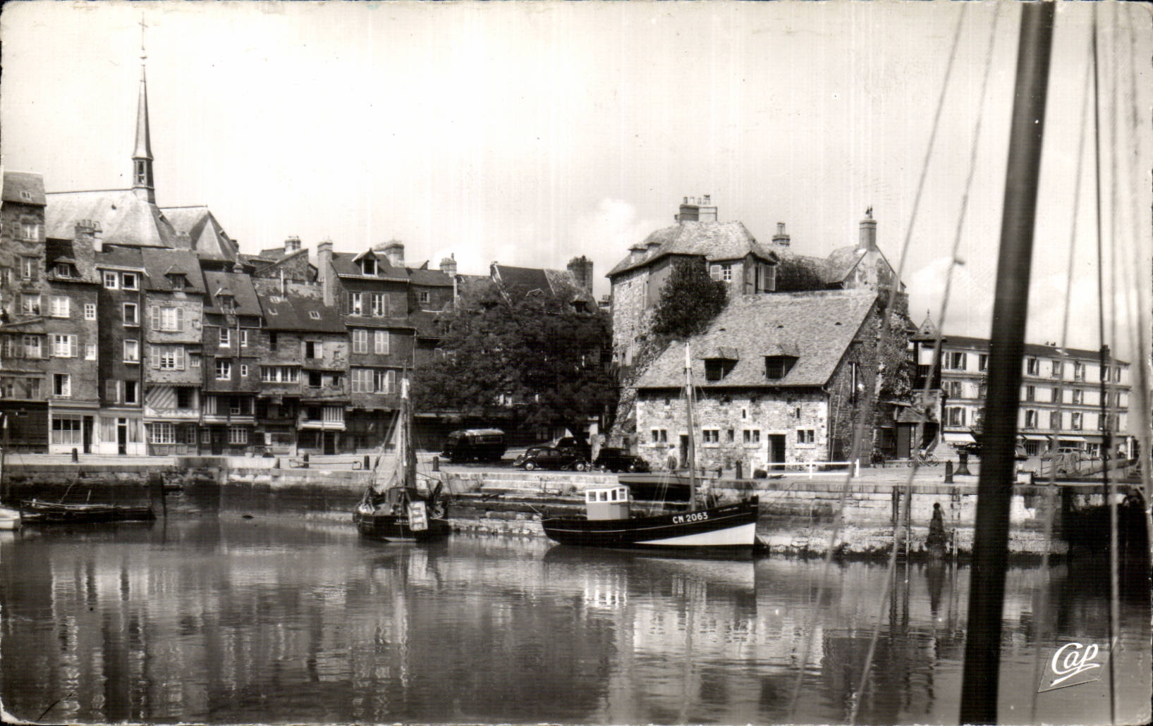 CPA Honfleur Lieutenancy the basin and the hotel of the White horse