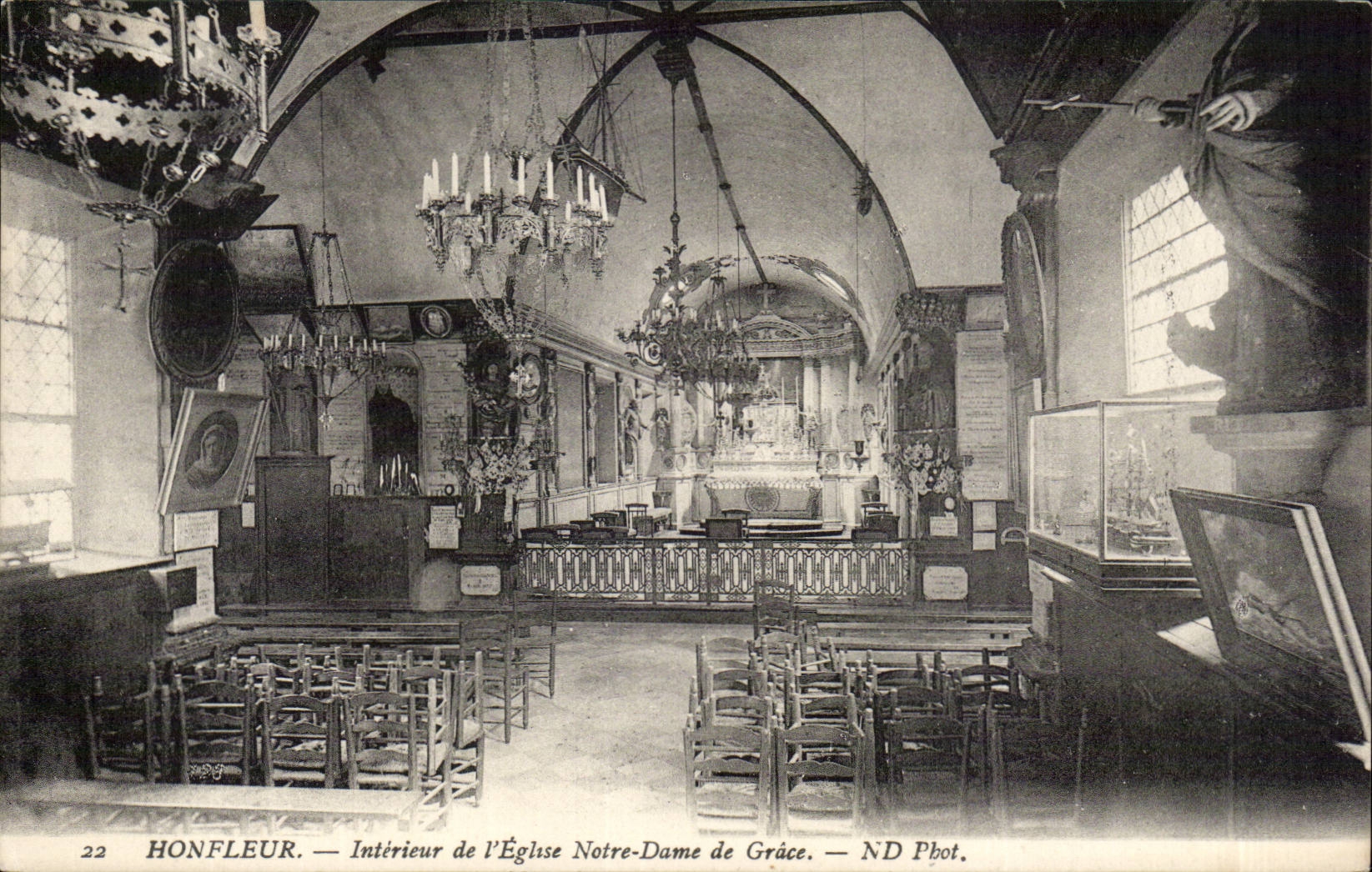 CPA Honfleur Interieur de l'eglise Notre DAme de Grace