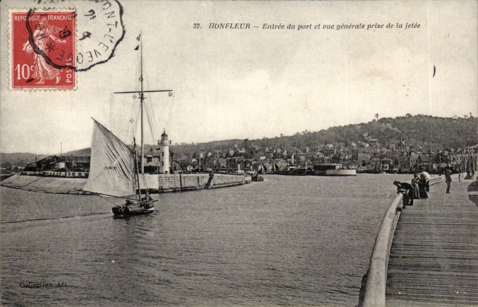 CPA Honfleur entree du port et vue generale prise de la jetee