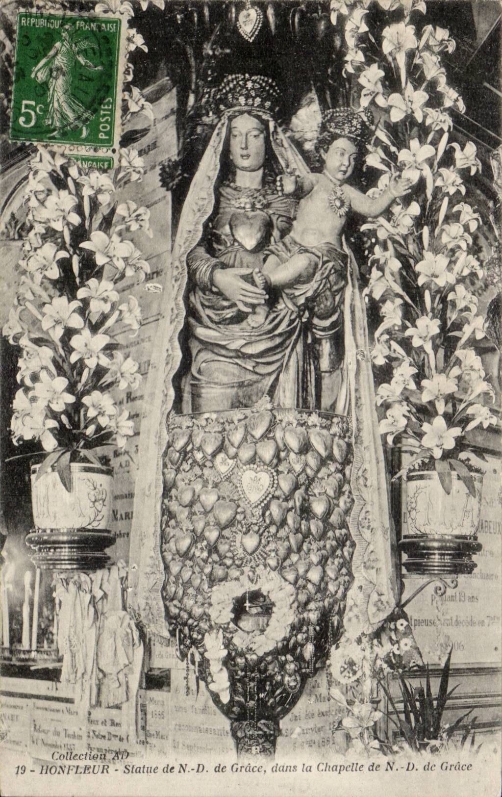 CPA Honfleur Statue de ND de Grace dans la chapelle de ND de Grace