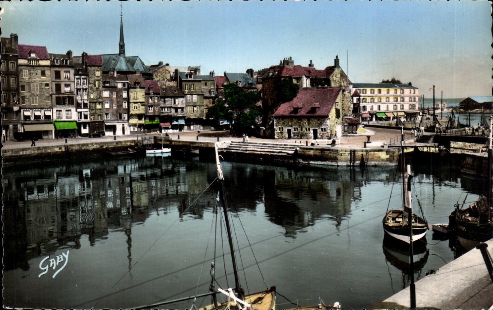 CPSM Honfleur Le vieux bassin et la Lieutenance