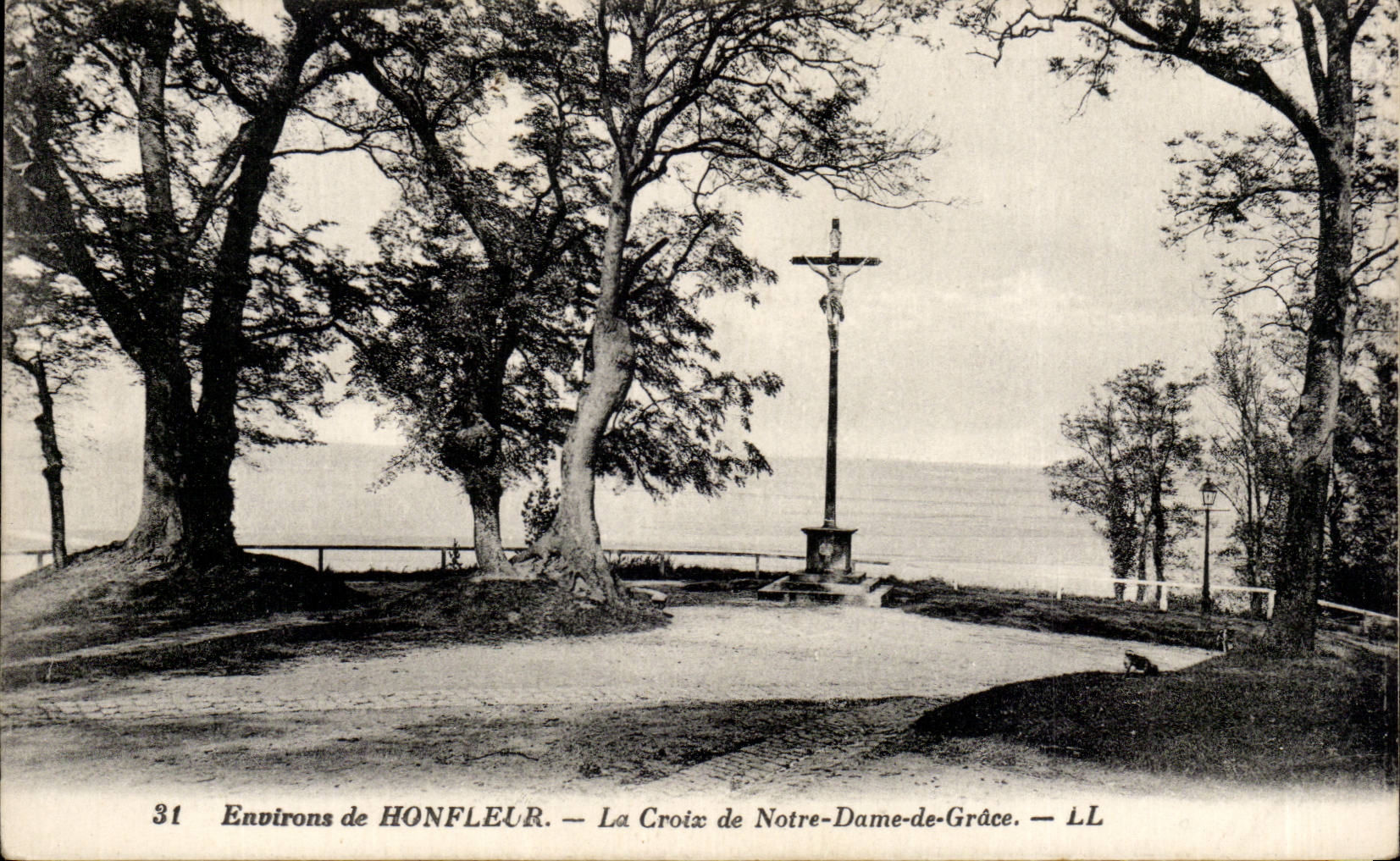 CPA Environs de Honfleur La croix de Notre Dame de Grace