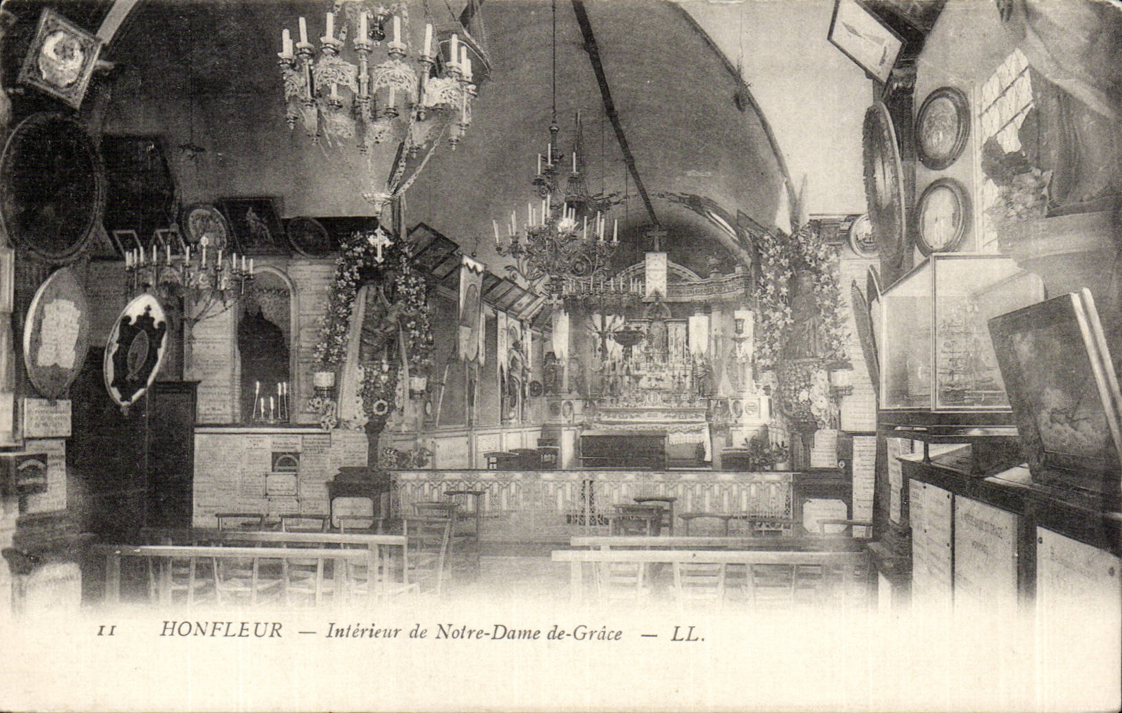 CPA Honfleur Interieur de Notre Dame de Grace