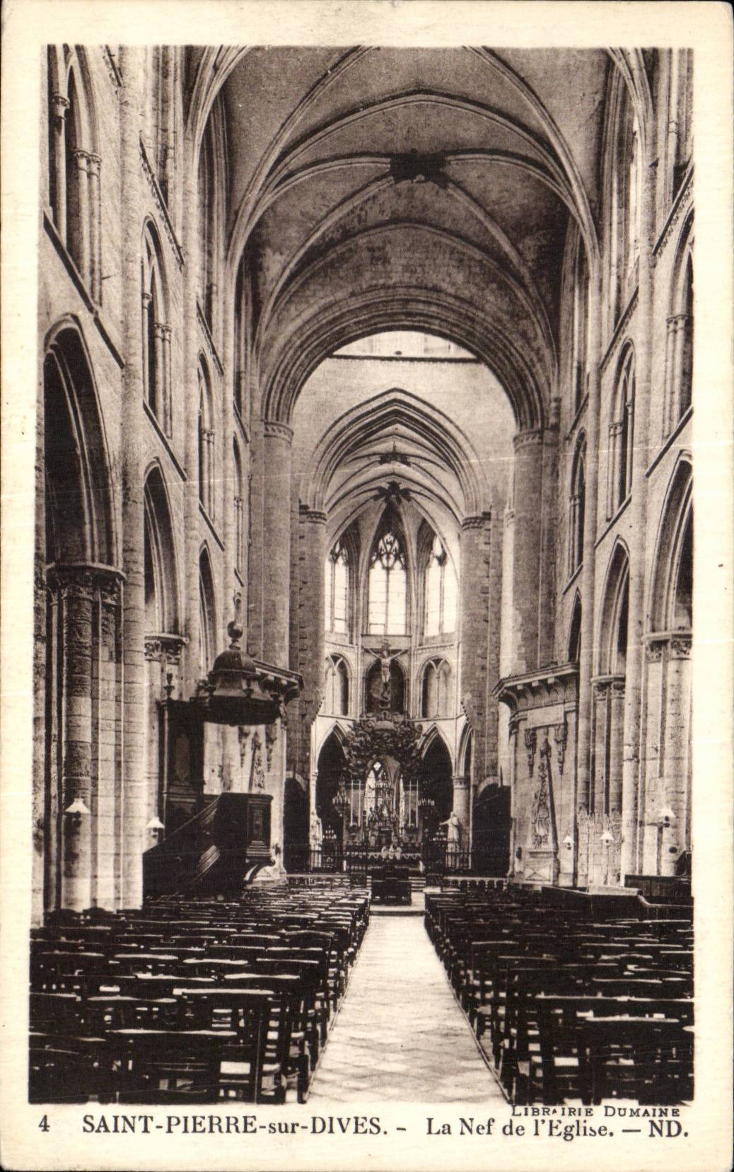 CPA Saint Pierre auf gottlichem der Nave der Kirche