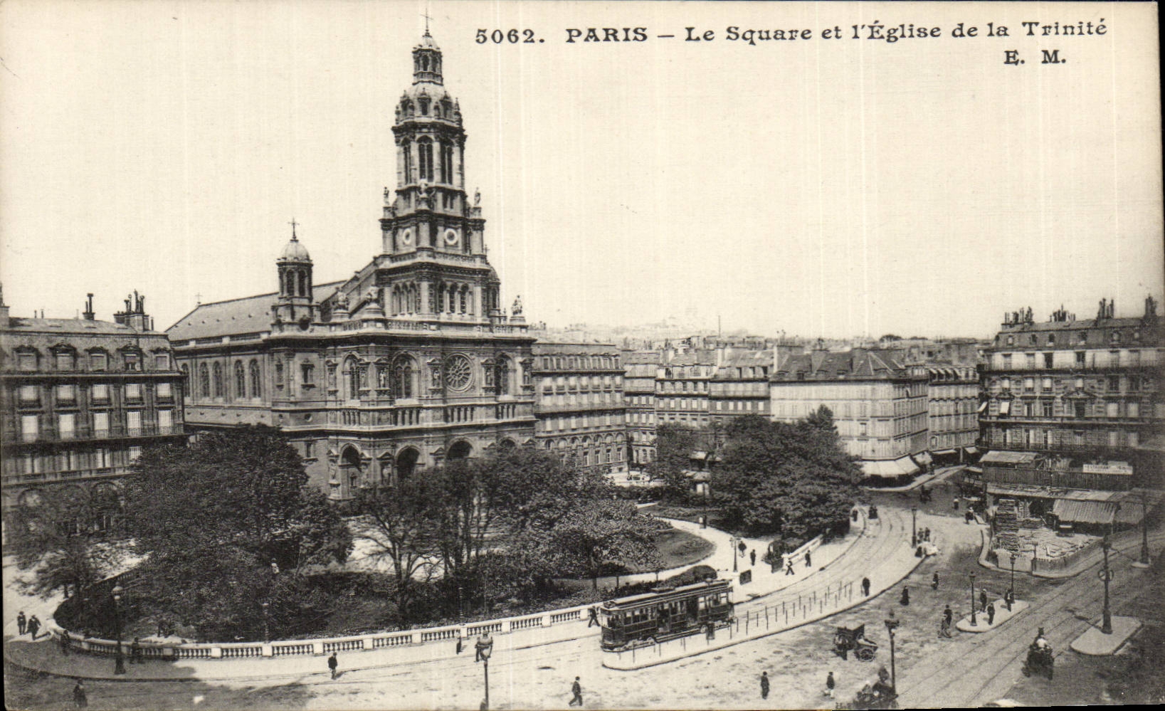 CPA Paris Le square et l'eglise de la Trinite