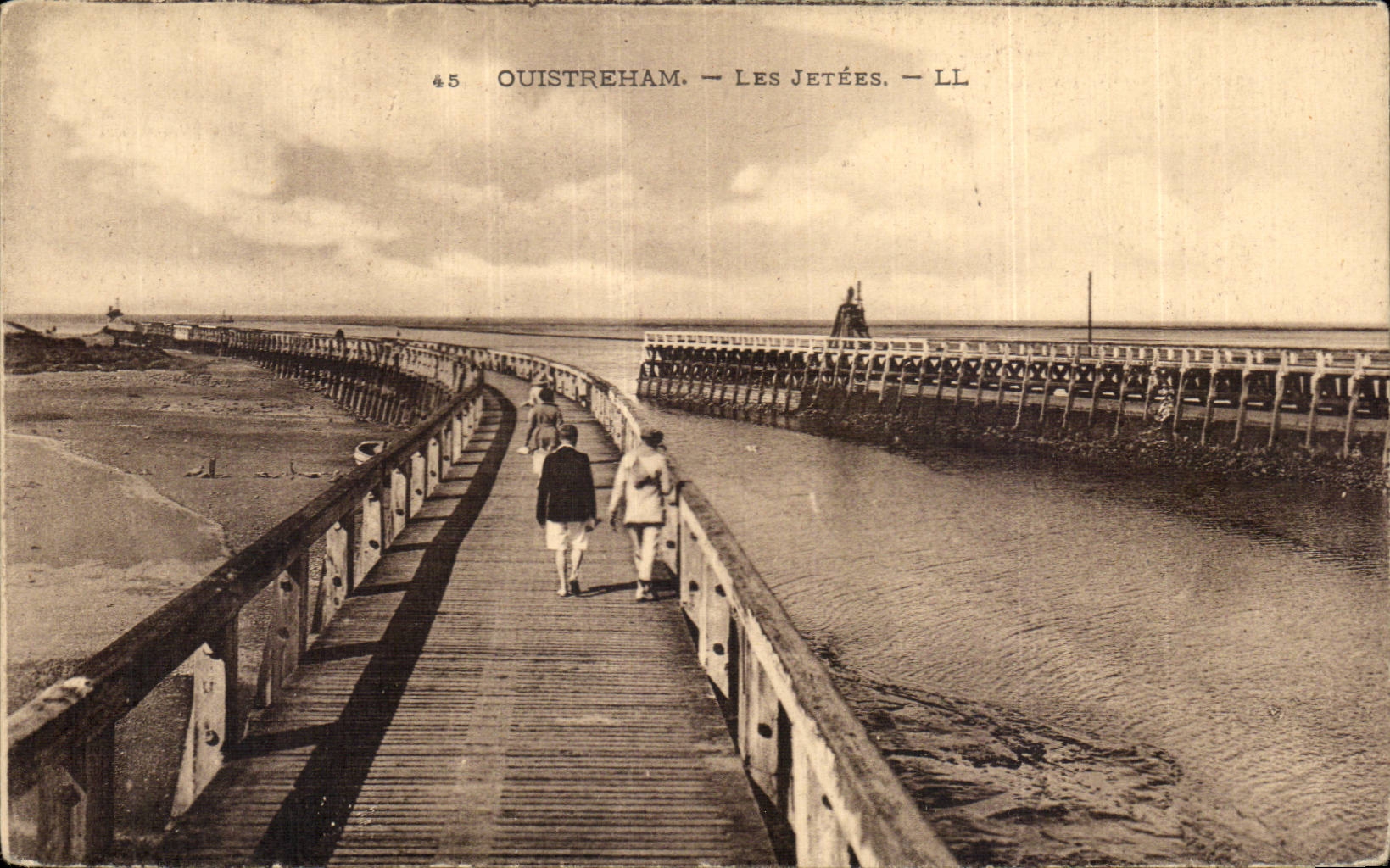 CPA Ouistreham two piers
