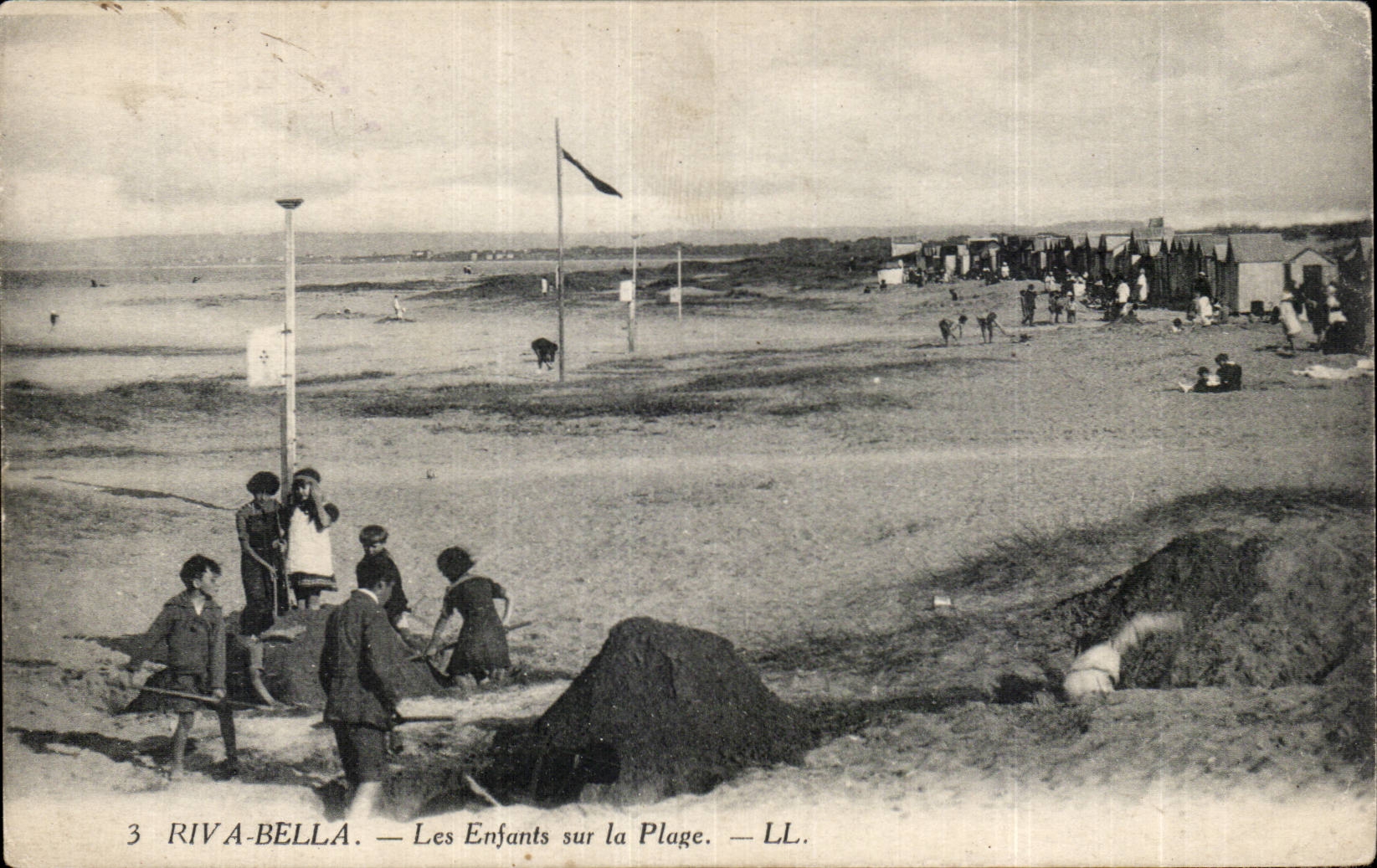 CPA Riva Bleated the children on the beach