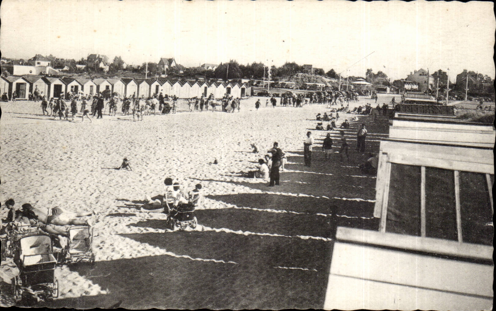 CPSM Riva Bleated Scenes of beach