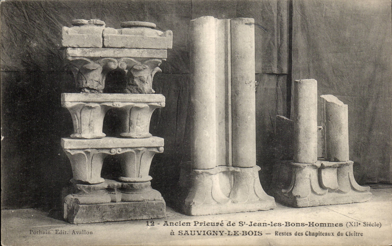 CPA Ancien prioress of St Jean the Good Men has Sauvigny Wood Remainders of the capitals of the cloister