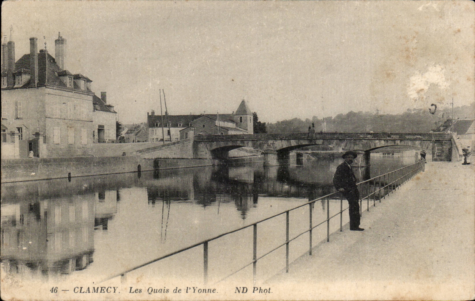 CPA Clamecy quays of Yonne