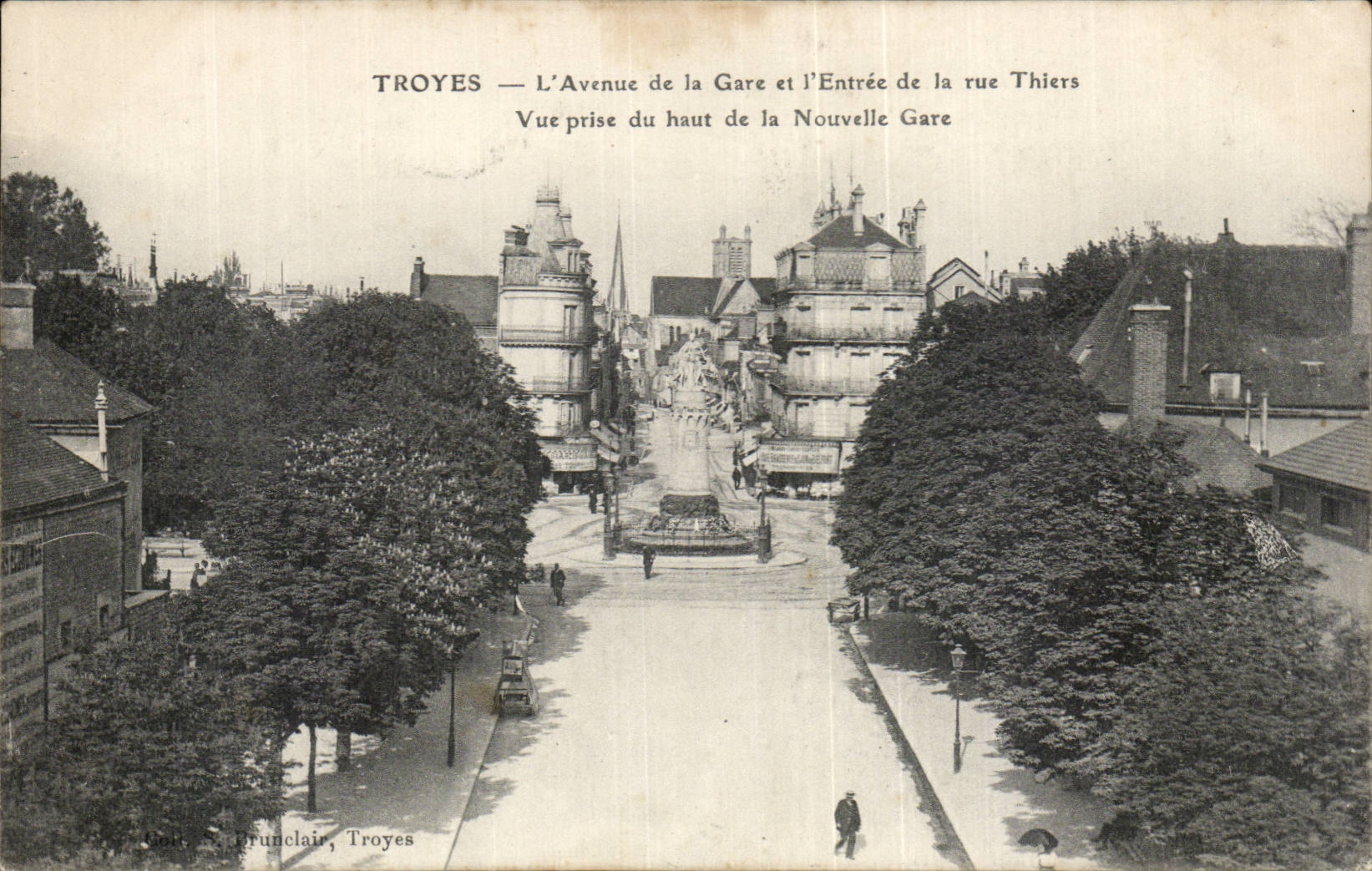CPA Troyes the avenue of the station and Entering of the street Thiers Seen from top of the new station
