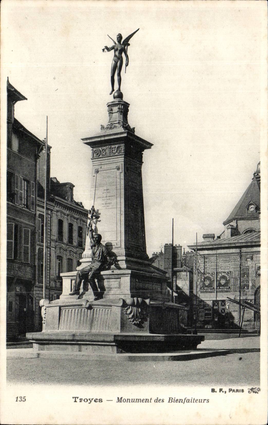 CPA Troyes Monument of the benefactors