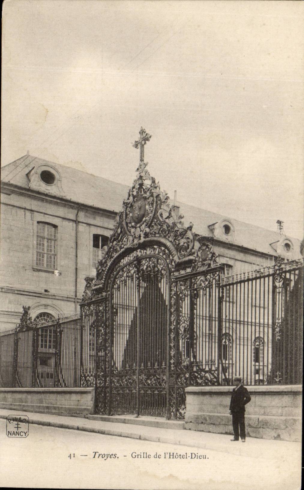 CPA Troyes Roasts hotel God