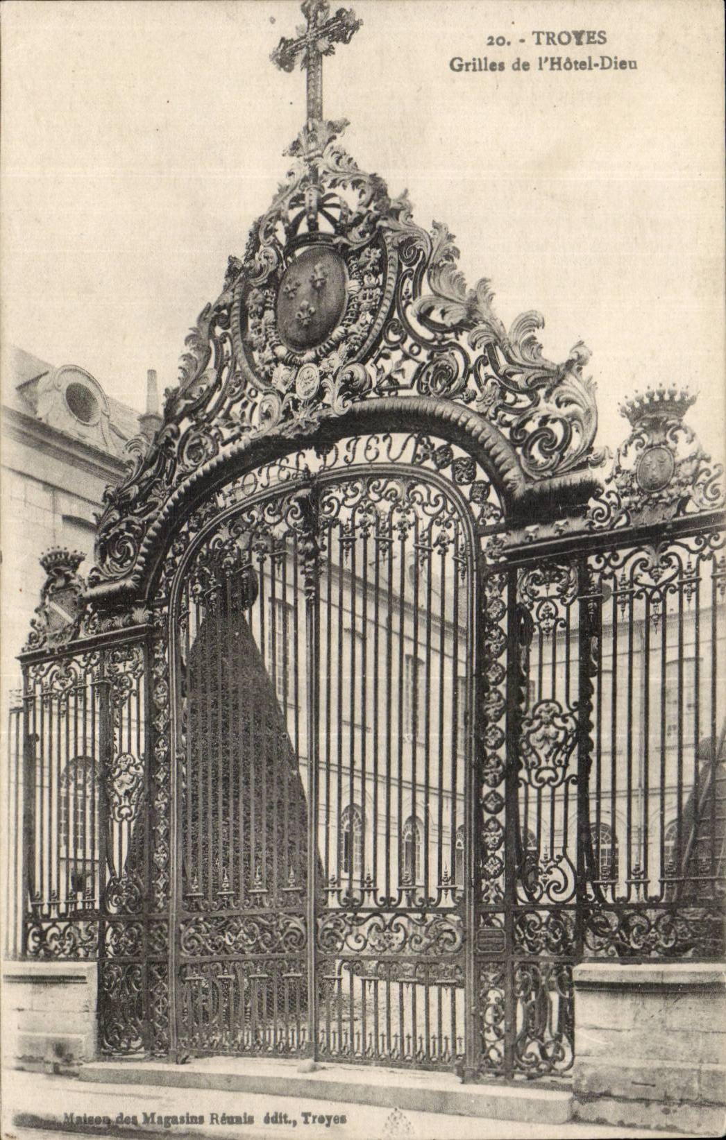 CPA Troyes Grill hotel God Works out of wrought iron of Pierre Delphin (1760)
