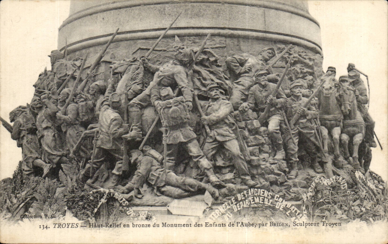 CPA Troyes High bronze relief of the monument of the children of the paddle by Briden