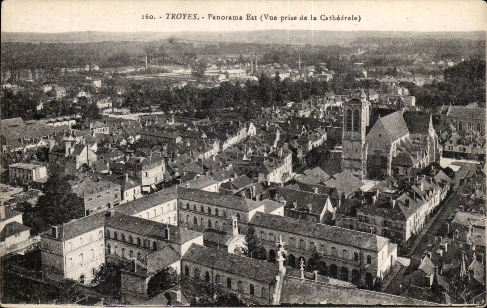 CPA Troyes Panorama Is (seen from of the cathedral)