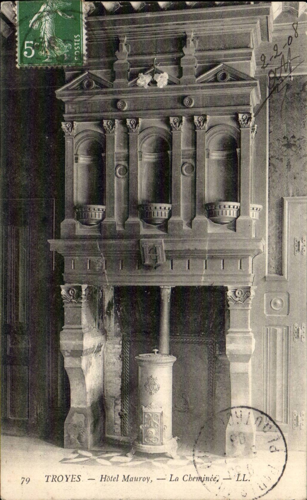 Troyes CPA Mauroy Hotel the chimney