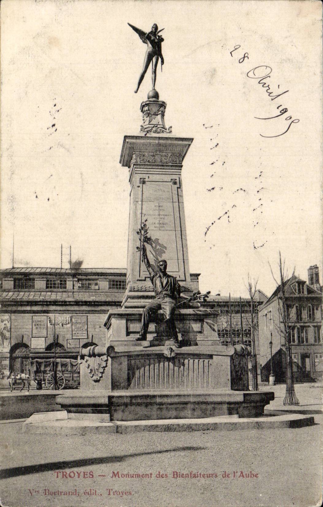 Troyes CPA Monument of the benefactors of the Paddle