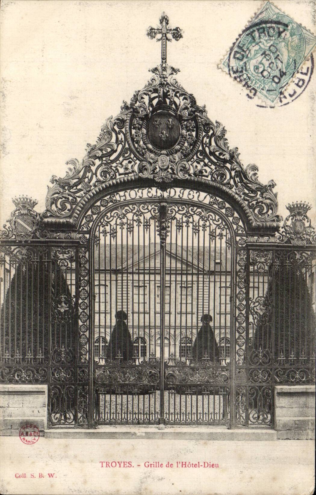 Troyes CPA Roasts hotel God