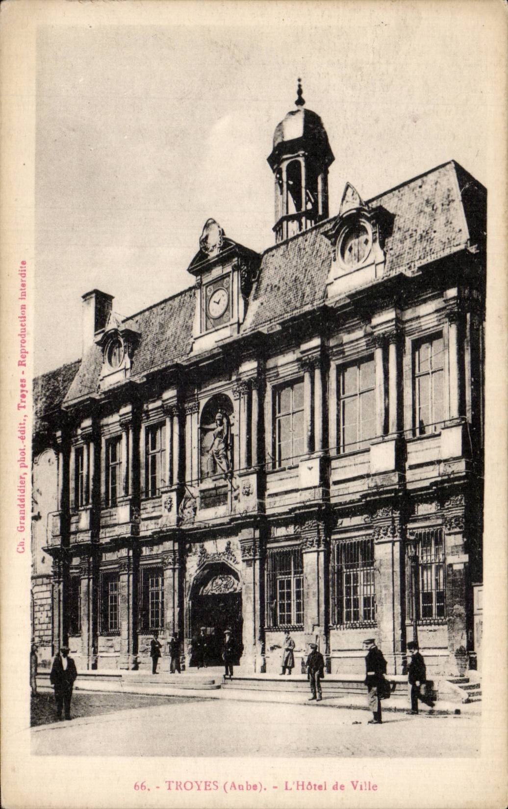CPA Troyes the town hall