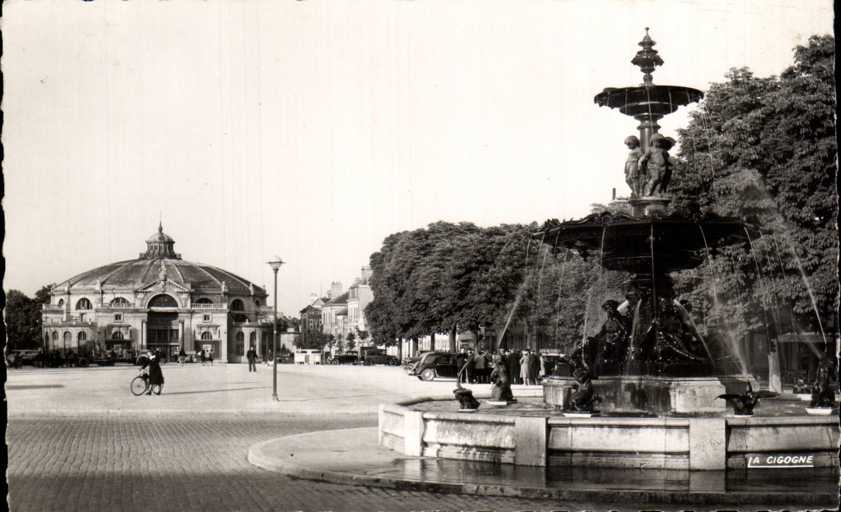 CPSM Troyes the circus and the Argence fountain