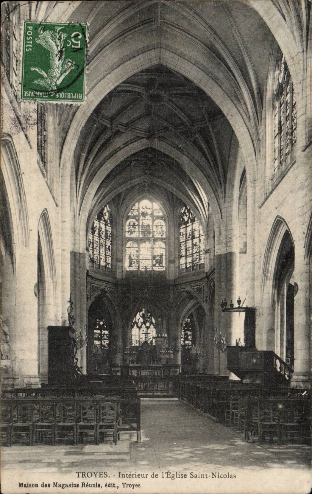 CPA Interior Troyes of the church Saint Nicolas
