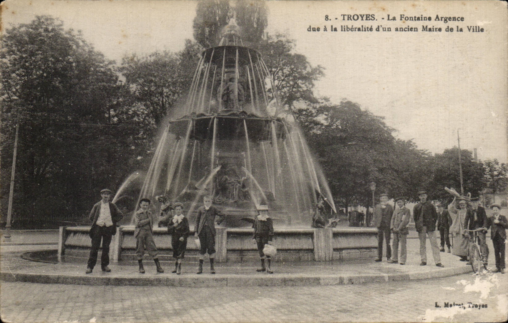 CPA Troyes the Argence fountain