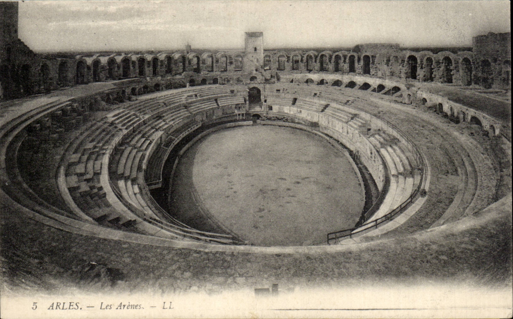 CPA Arles the arena