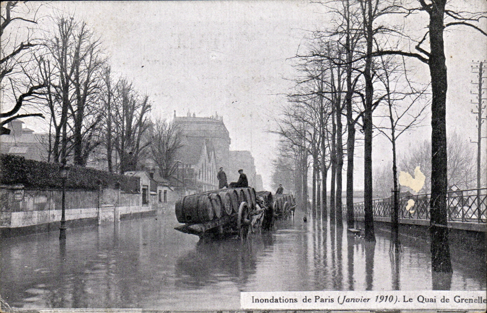 CPA Paris Raw Floods January 1910 of the Seine the quay of Grenelle