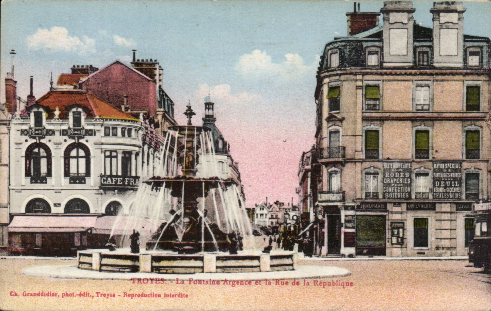 Troyes CPA the Argence fountain and the street of the Republic